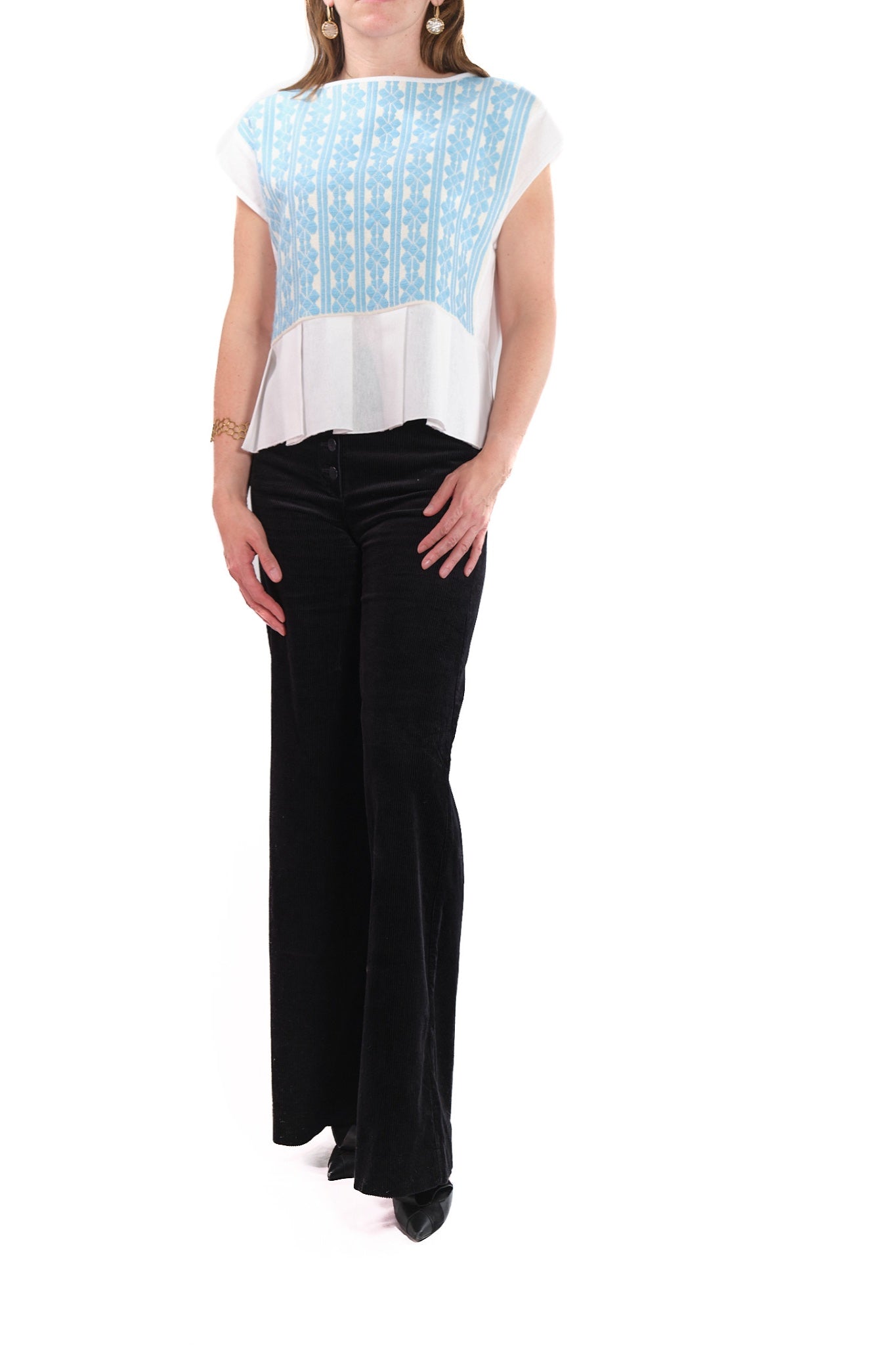 Lourdes short sleeve blouse white with blue embroidery