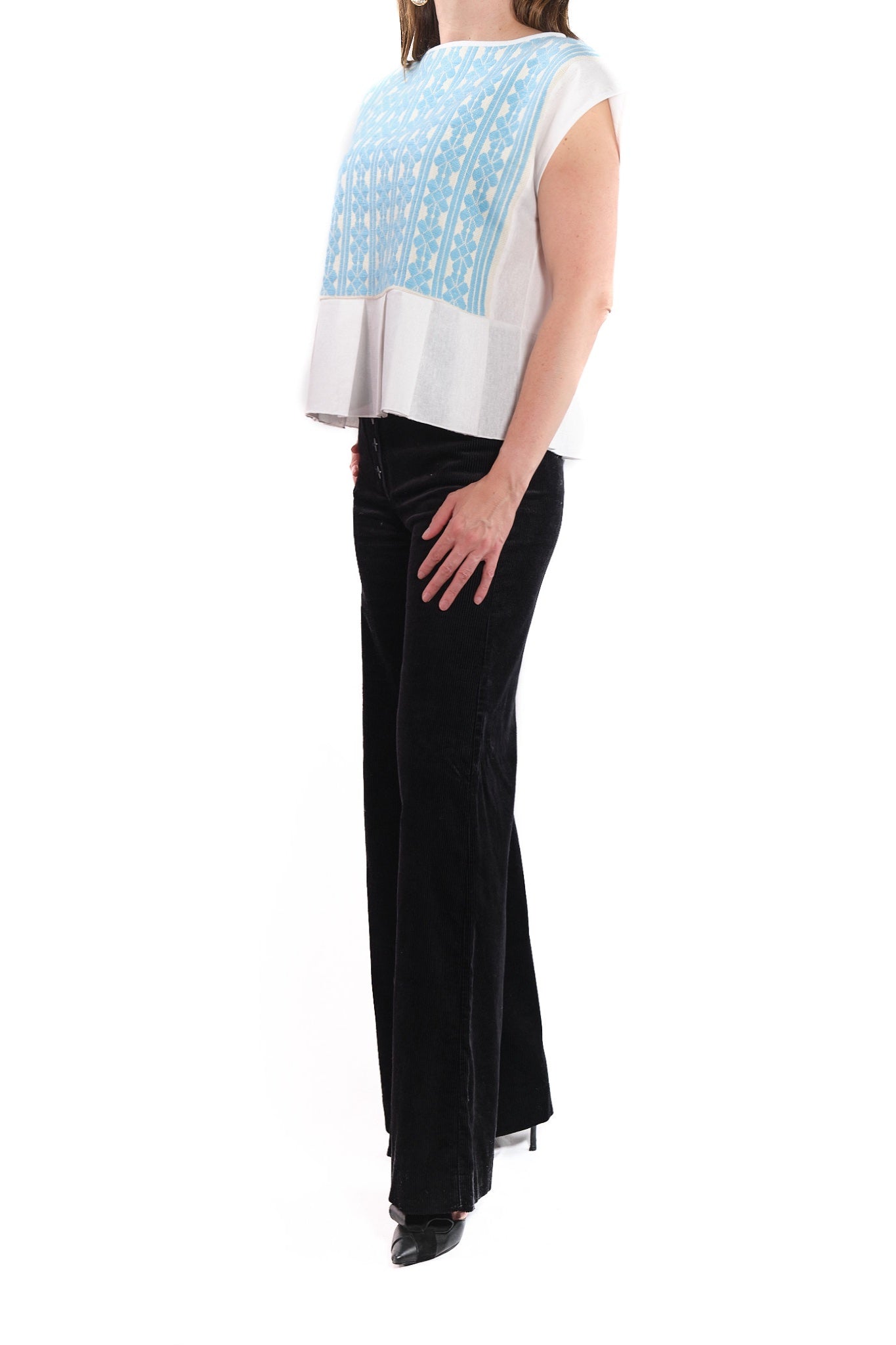 Lourdes short sleeve blouse white with blue embroidery