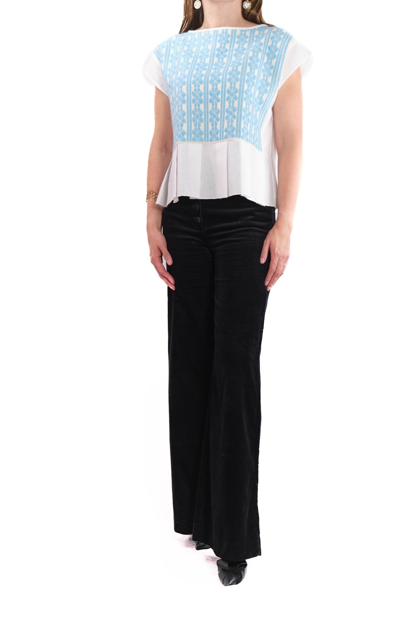 Lourdes short sleeve blouse white with blue embroidery