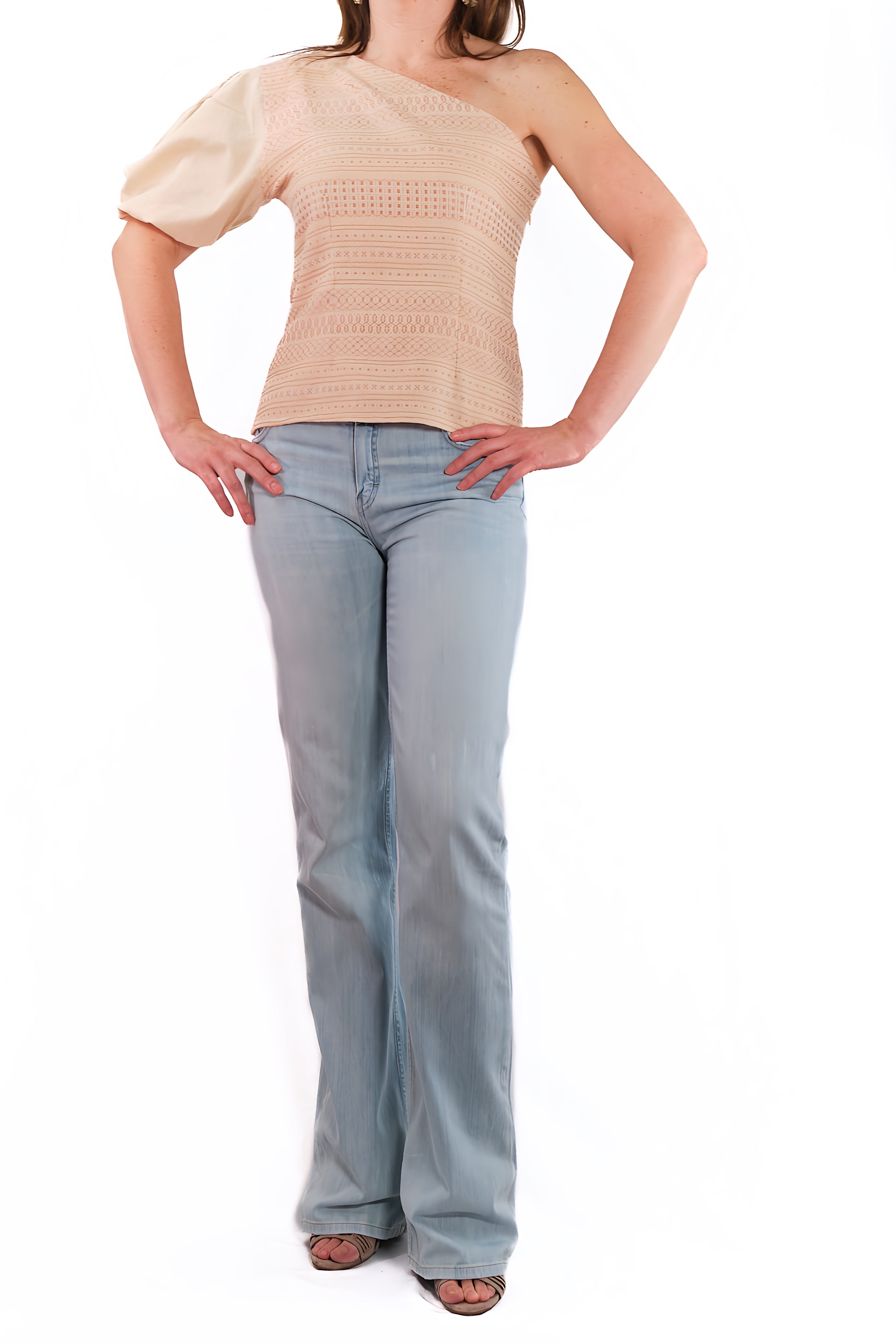 Mitla blouse beige with bare shoulder front
