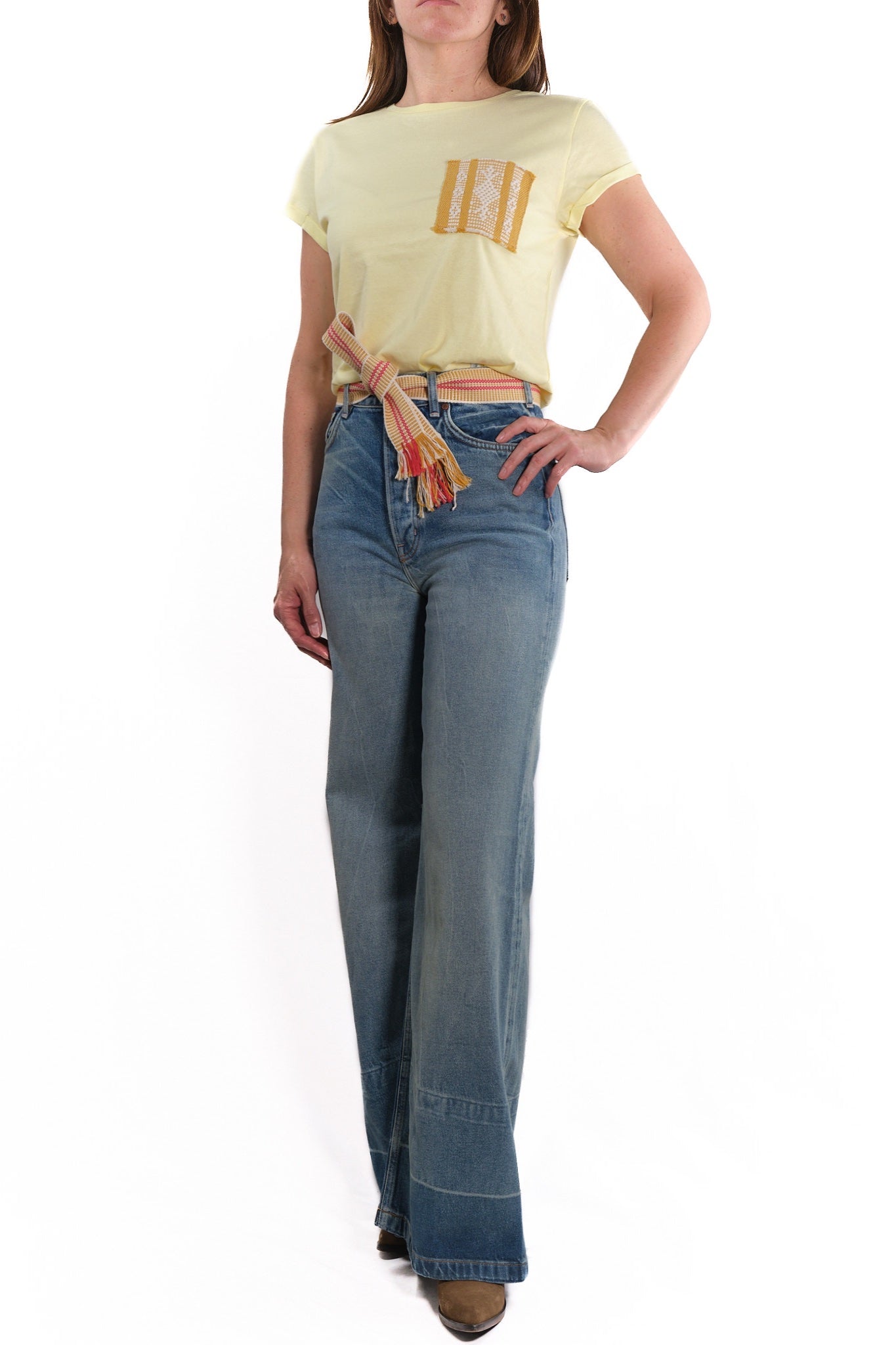 Tshirt with woven patch yellow