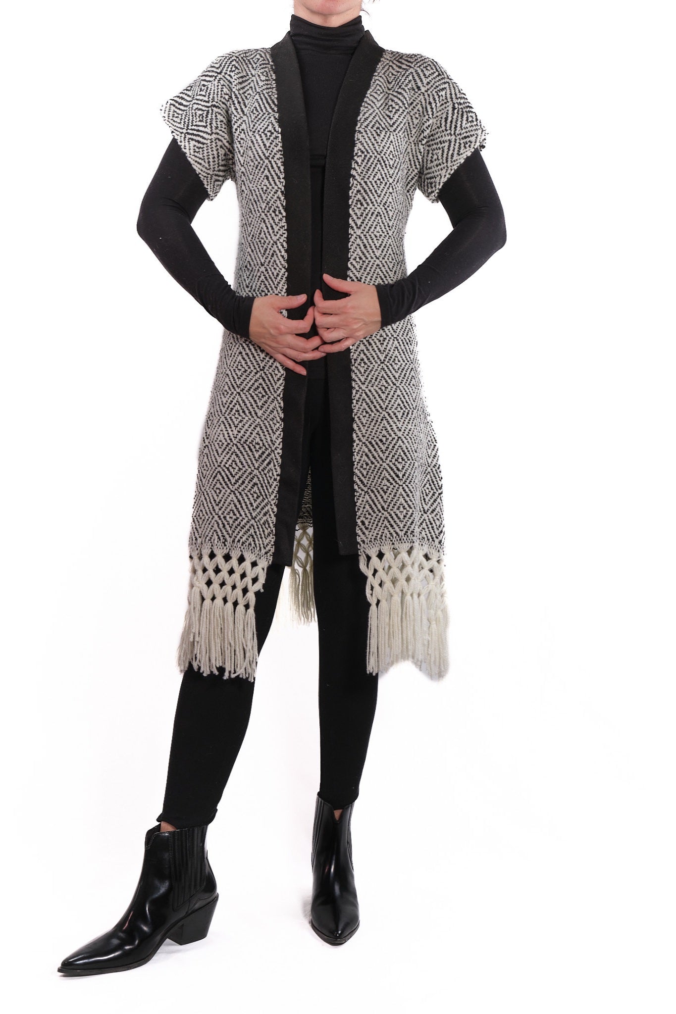 Kibozo Capa Black with white bangs