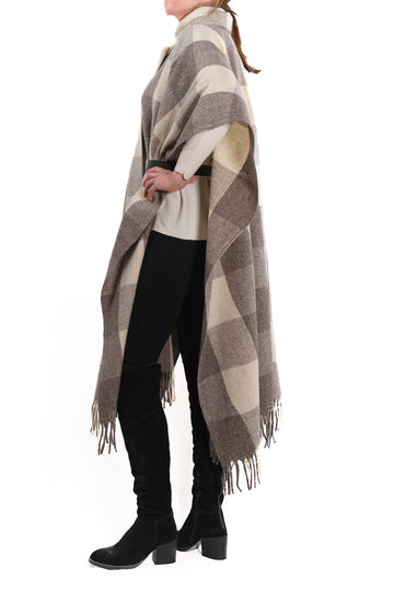 Sandra long wool cape big squares SIDE
