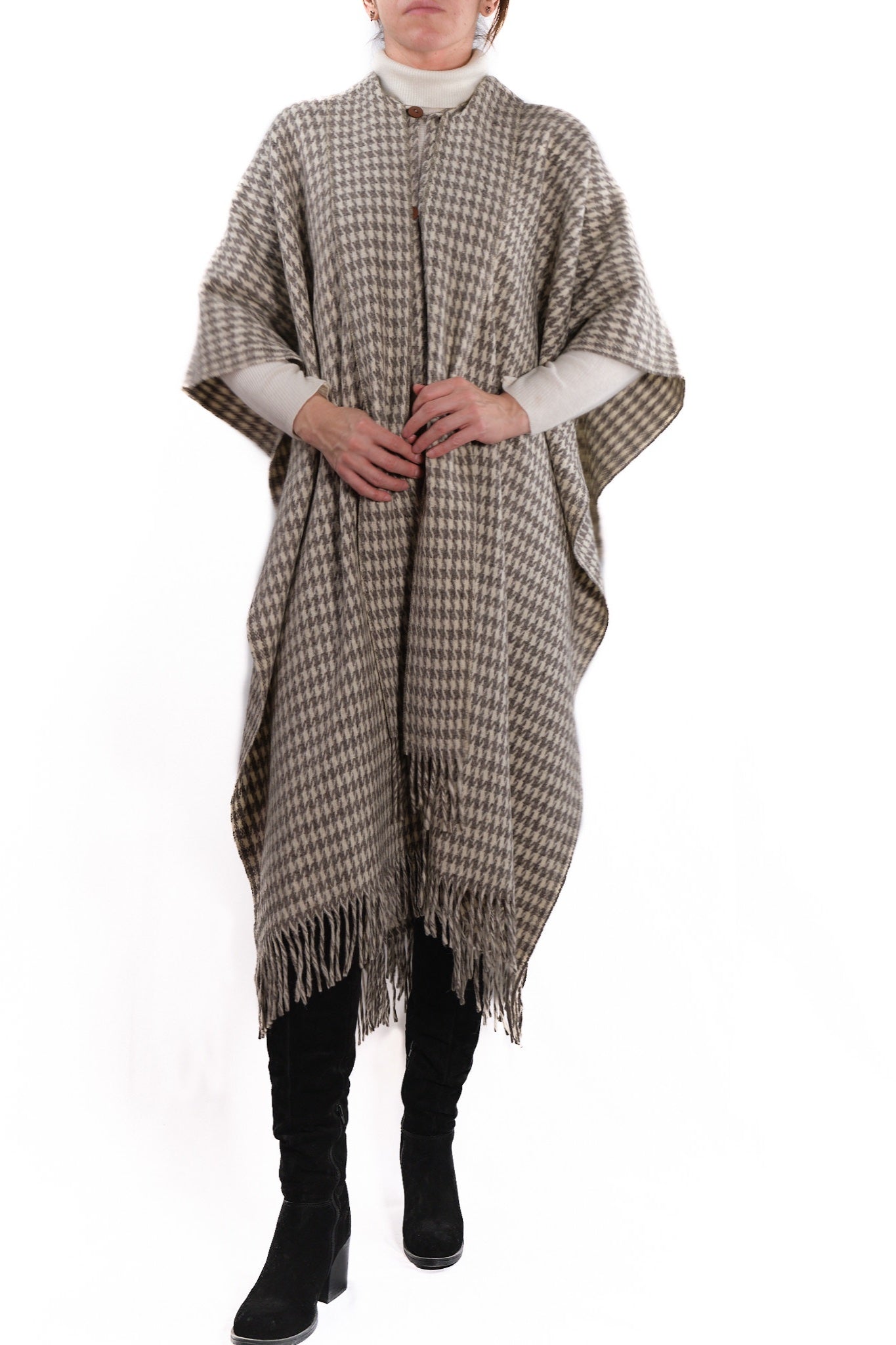Sandra long wool cape big squares FRONT